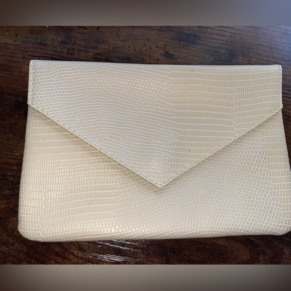 IPSY pouch